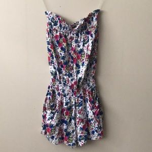 🌸Floral Strapless Romper w Pockets🌸